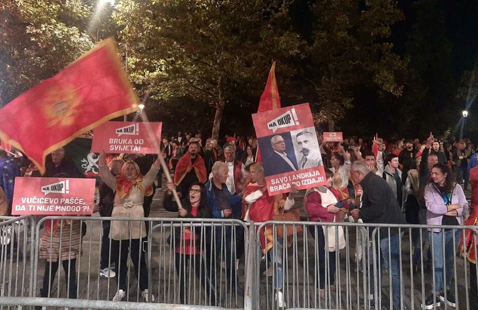 Mijera njerez protestuan kunder kryetarit te ri te Kuvendit ne Malin e Zi